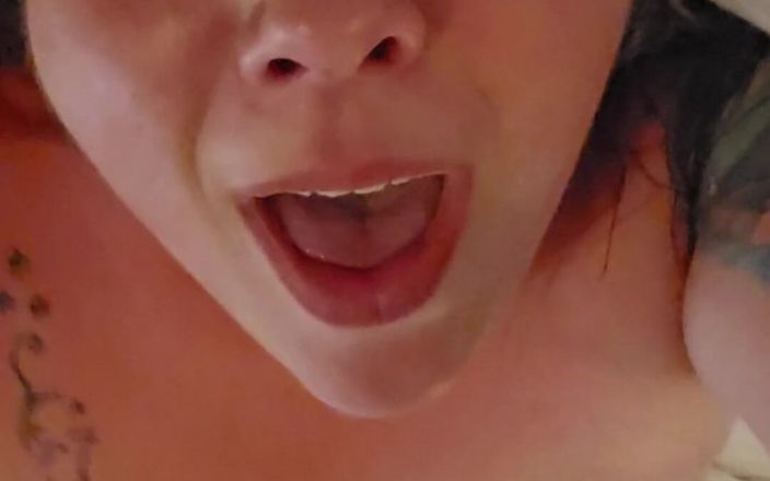 Jenn_sexxii: POV close-up poesje neuken, luid kreunend orgasme voor jou