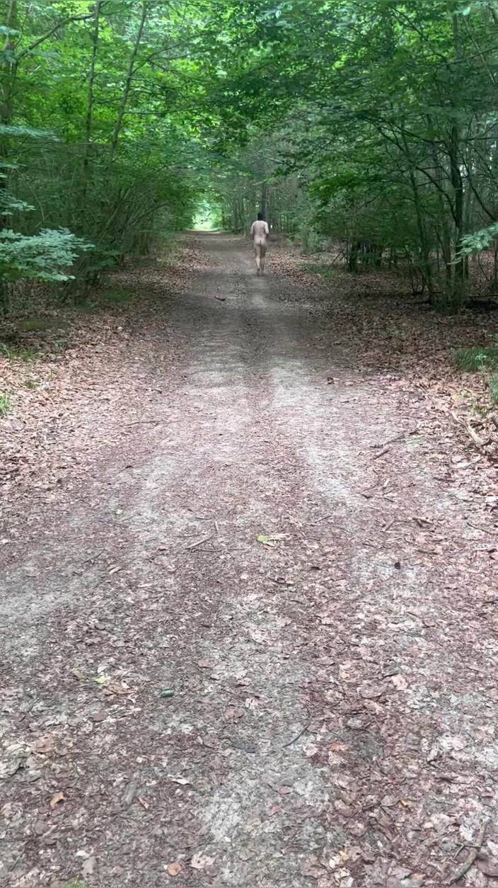 Maitresse Clara: 森の中での屈辱...