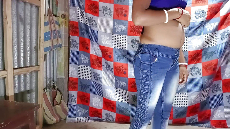 Dogrupali69: Saya mengongkek bhabhi saya di atas kerusi