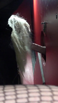 Gloryhole spust zrzutu dla innego anonimowego kutasa