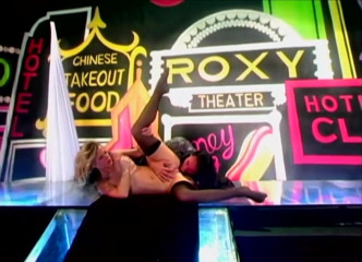 American Idol X: Un grosso cazzo enorme per una ragazza bionda cattiva