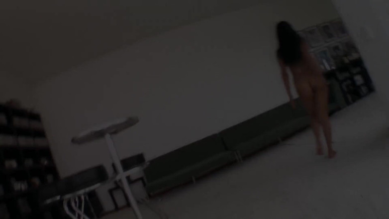 American Hardcore xxx: Yoha Galvez geme după scule uriașe care îi balustradă ambele găuri și...
