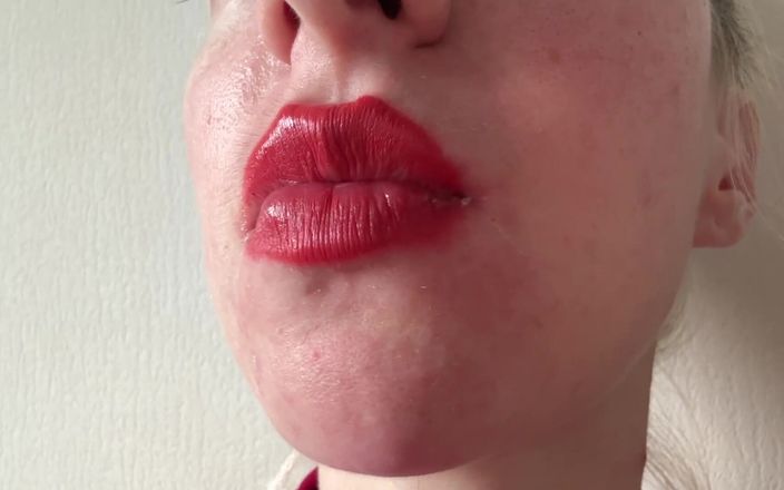 Holy Harlot: POV eten met rode lippenstift