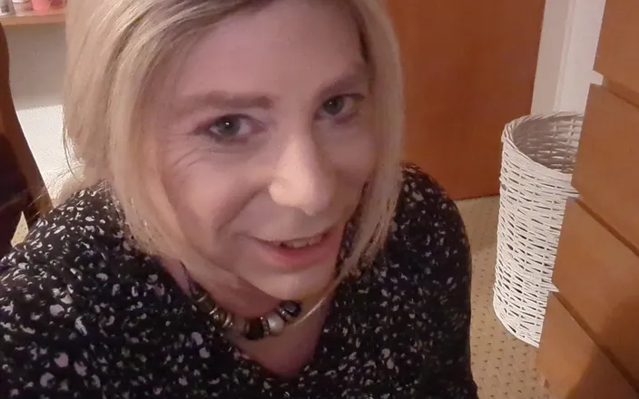 NikkiGee: Suck on My Clittie, Swallow My Huge Cumshot!