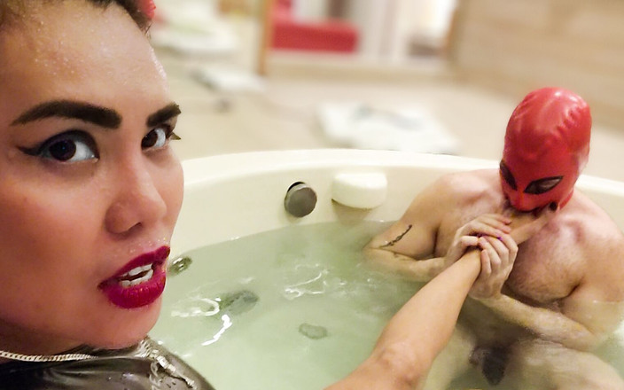 DominaFireOfficial: Dominafire dostane uctívání nohou otrokem cudnosti