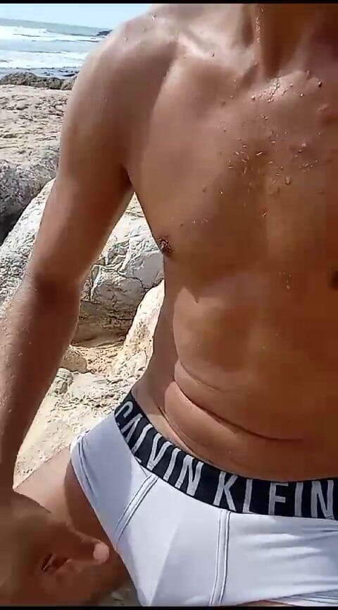 Boy top Amador: Hari yang menyenangkan di pantai