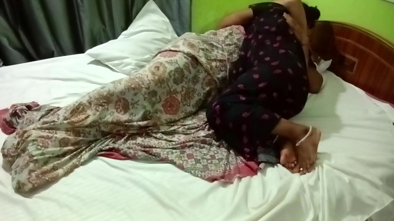 Popmini: Indian Cute Neighbor Bhabhi Came and Asked Me for Hot...