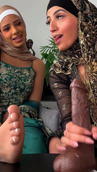 Deux salopes en hijab te font un coaching masturbatoire