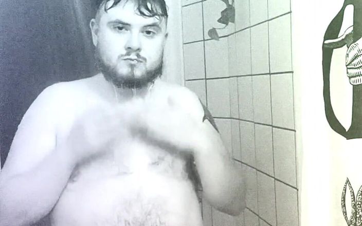 Neo Night Time: Un mec trans se baigne à l’heure