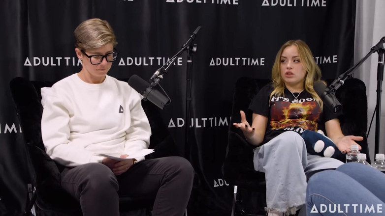 Adult Time Podcast: Gizelle Blanco &amp; Anna Claire Clouds Pheromonen, Scissoring &amp; der Busch | der...