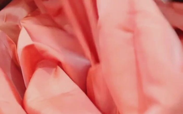 Satin And Silky: Satin Silk Handjob Porr - Satin silkeslen orange kostym gnugga på...