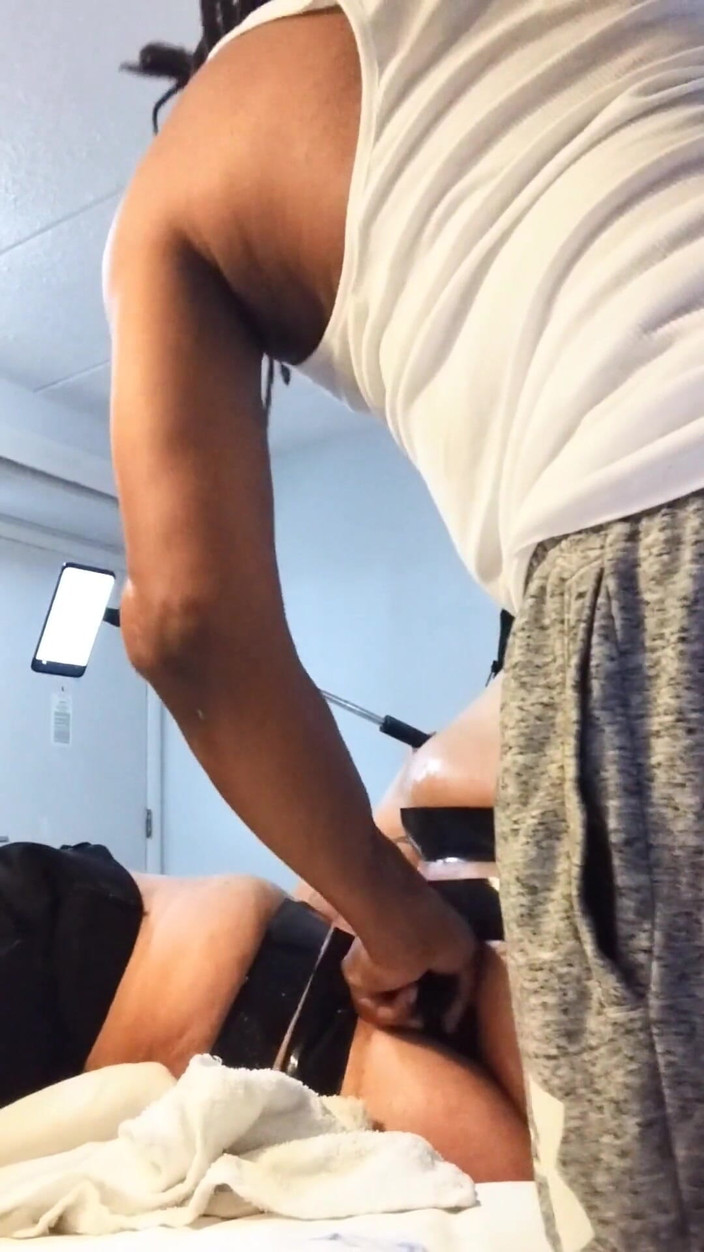 Kimmywetwet: Protahování a roztahování kundičky prasátka svého otroka