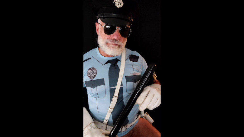 MusclesCigarsFFPig: 警官が罰する