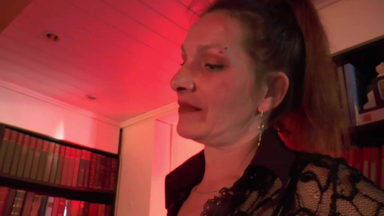 BDSM and co: Meesteres Flo heeft deze twee onderdanige vrouwen uit elkaar gehaald...