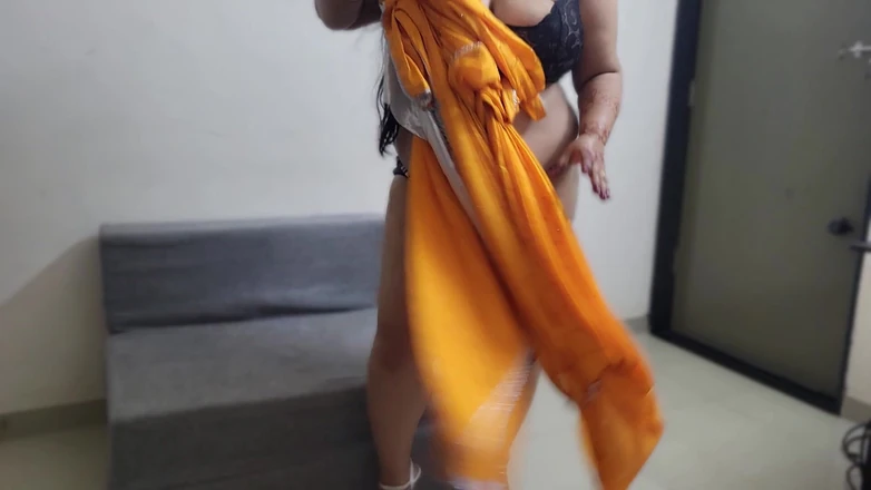 Hot Pavitra: Do You Love Me?