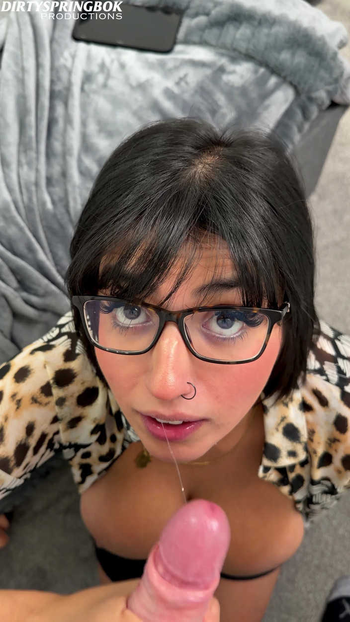 DirtySpringbok: Aaliyah Yasin được người đàn ông máy ảnh bao phủ trong tinh dịch