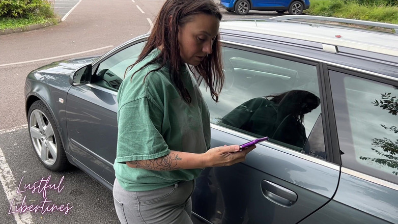 Lustful Libertines: Terdesak Tempat Letak Kereta Awam Kencing - Omorashi