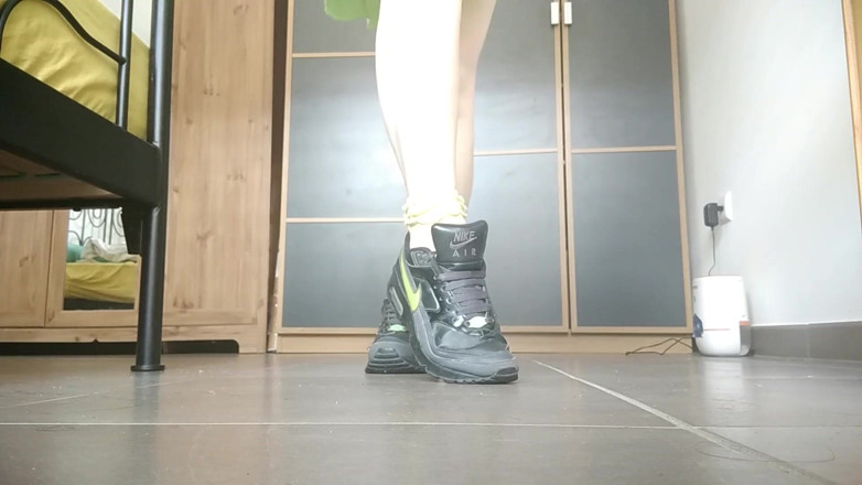 RavenBigAss: Young girl masturbates wearing her favorite Nike air max classic...