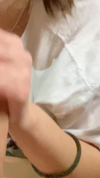 Deepthroat yang kucap kali pertama, menelan banyak air mani, pancutan besar di dalam kereta!!
