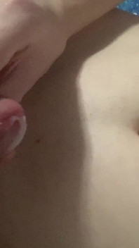 Zrzka Twink zničila orgasmus dobrý výstřik