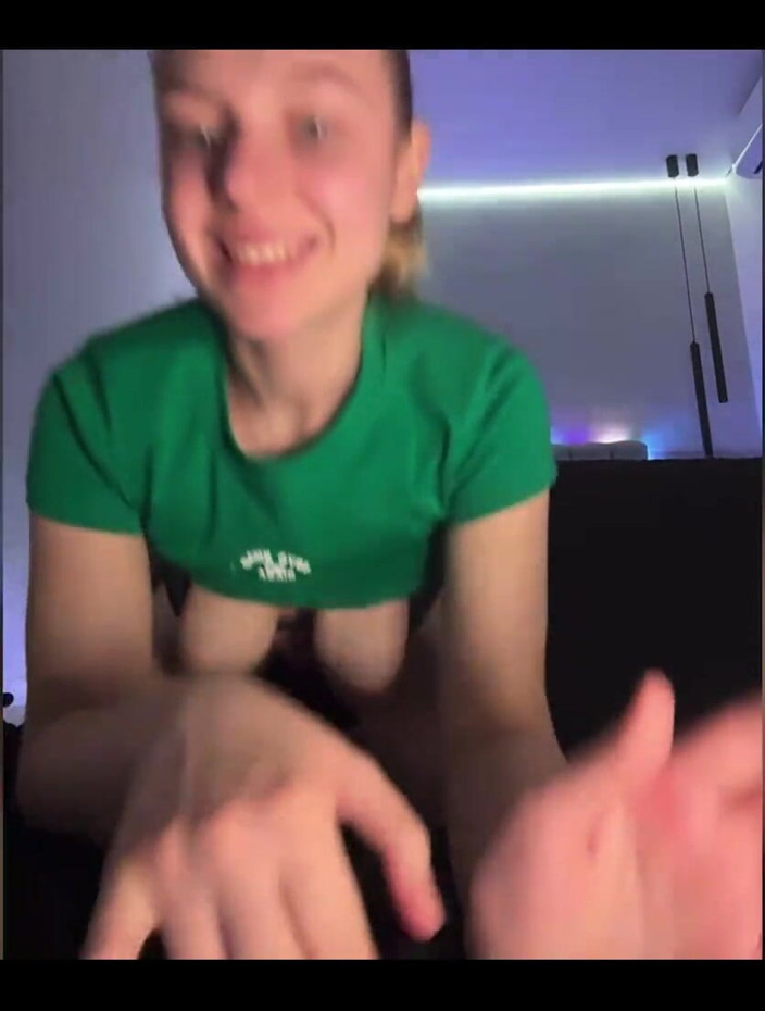 JuiceLussie: Squirting Close up Fingering Pussy