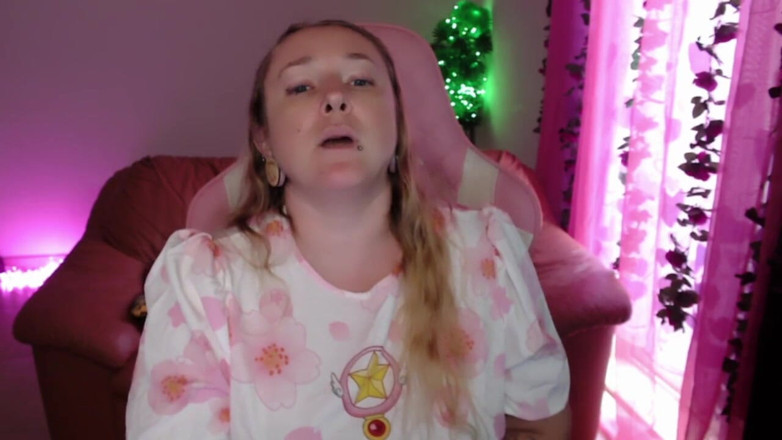 Kisicaxx: 음란한 말을 숭배하는 거유 흑인 자지