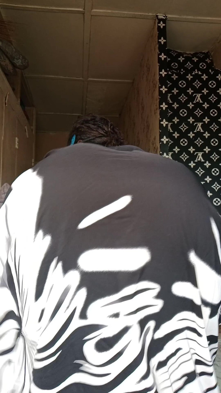 Pornbabe: Rockar mig själv innan jag går till kyrkan