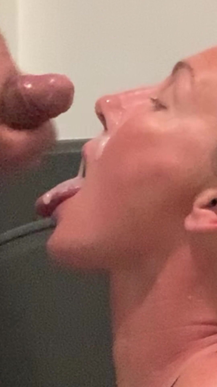 Farmers Wifey: De perto encharcado de esperma submisso facial maciço