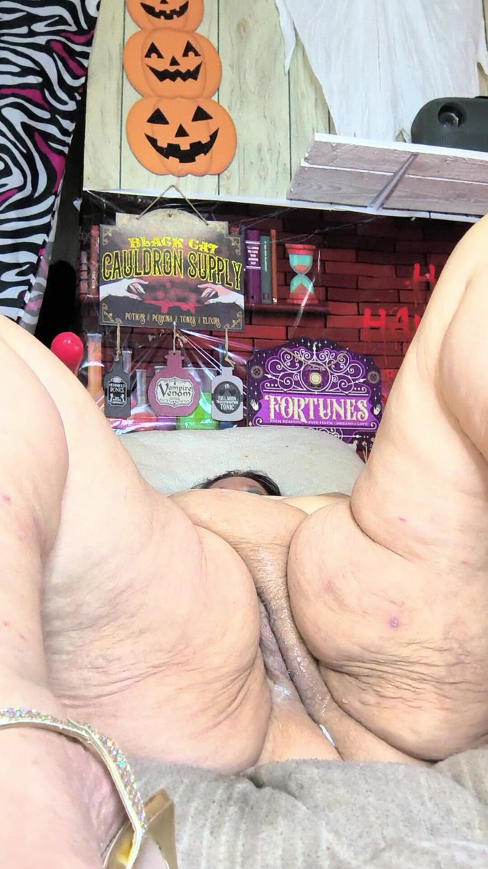 HerculesnVENUS: 彼女の名前はバスルームの壁に貼られていて、デイヴィスデザイアに電話して楽しい時間を過ごします