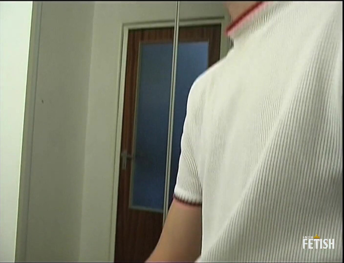 Gay Diaries: Geiler twink masturbiert, während seine zwei schwulen freunde schmutzig spielen