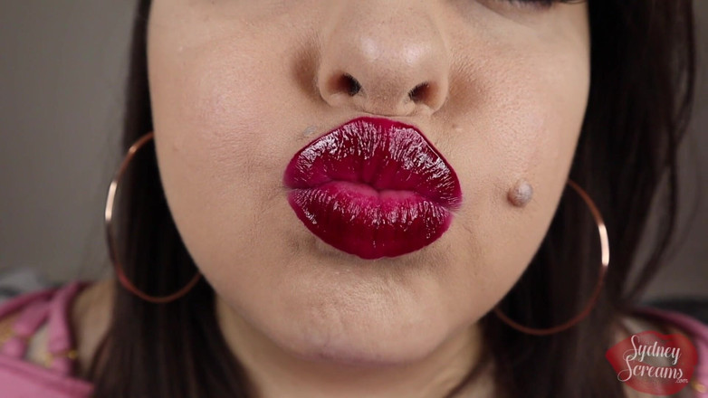 Sydney screams fetish: Primo appuntamento con un bacio