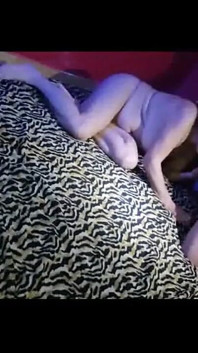 Saya mengoyak seluar dalamnya, mengongkek mulutnya dan di pepeknya