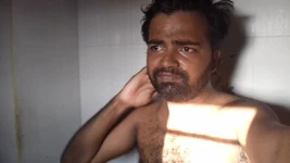 MayaMandev toont zwetend lichaam