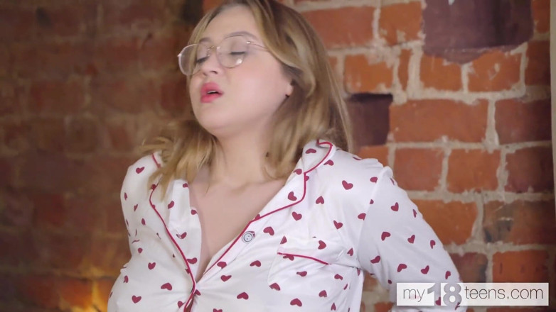My 18 Teens: My18teens - Cute Plump Girl Fucks Her Pussy with a Fingers