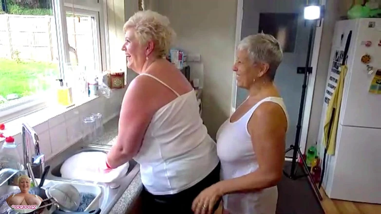 Uk Joolz: Kitchen Fun with Savanna