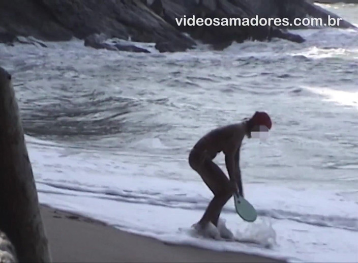 Amateurs videos: My girlfriend topless on the beach