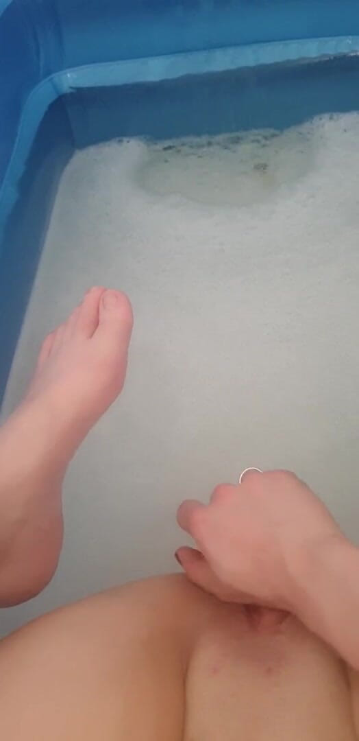 Wet and dirty: Masturbatie in de badkamer