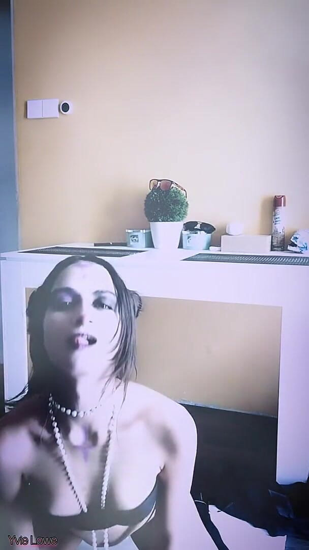 Goth Chick Dance for Me - Requested Dance Clip (Lowe studio)