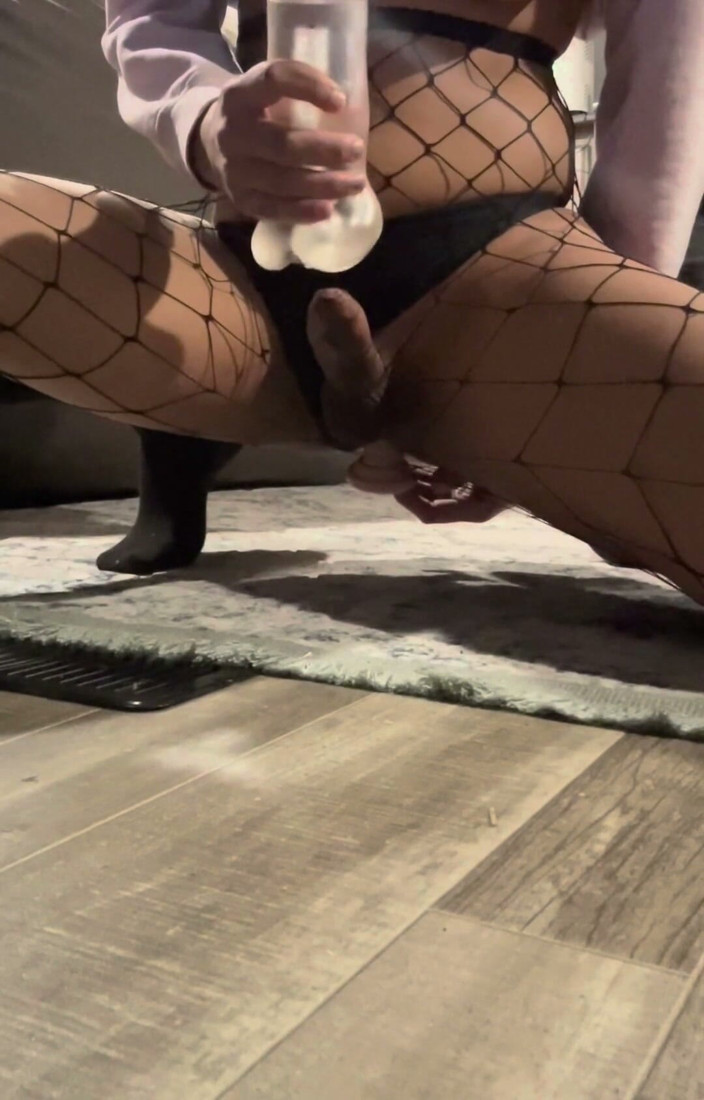 Shmeat Gobbler: Một femboy và đồ chơi của họ