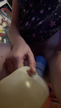 Huge Piss From My Bushy Pussy in My Mate’s Bedroom as the Bathroom Was Occupied!