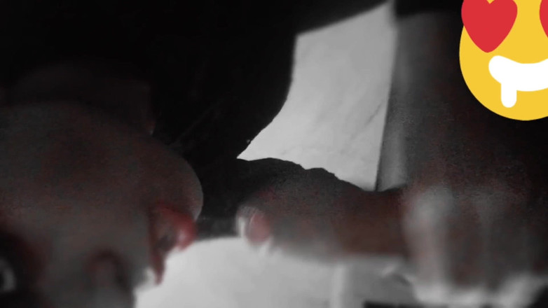 Hot Sis: ラティカは義理の兄のコックを吸い、口の中で完全なコックを取る