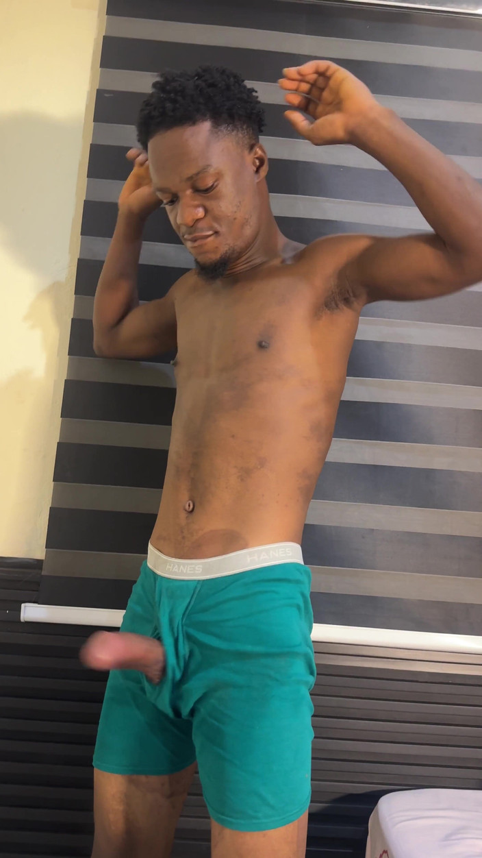 Blackkish20: Si masturba