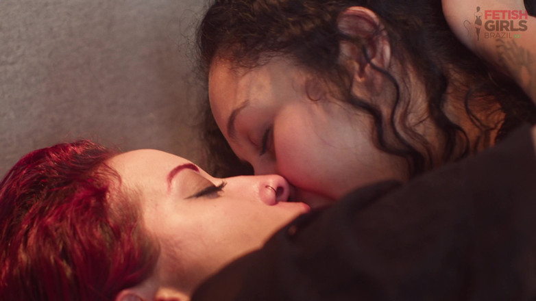 Fetish Girls Brazil: Lizanie cipki przyjaciela, aż ona cum feat. Wielbienie stóp i...