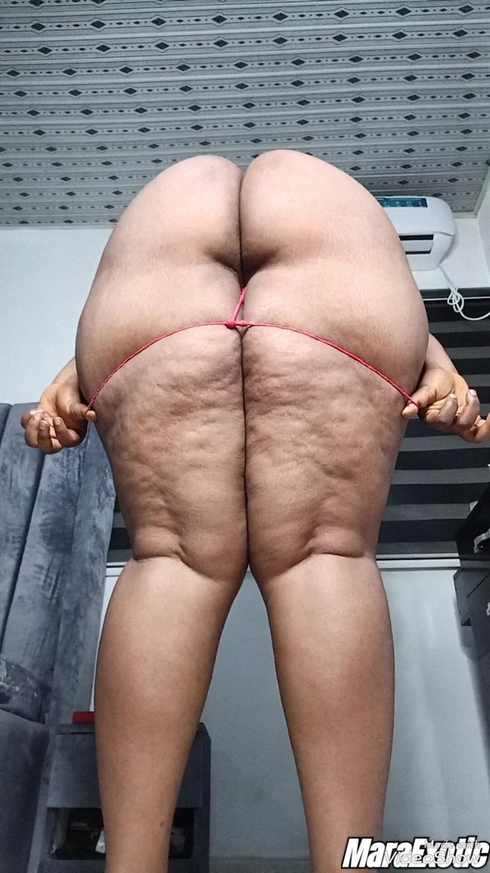 Mara Exotic: Gros ventre, fétiche, orgasme debout, masturbation