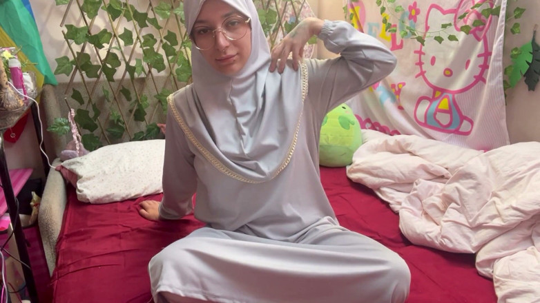 lanalovacutie: Yoga in Hijab Day 19