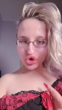 Obsesi bibir mengusik