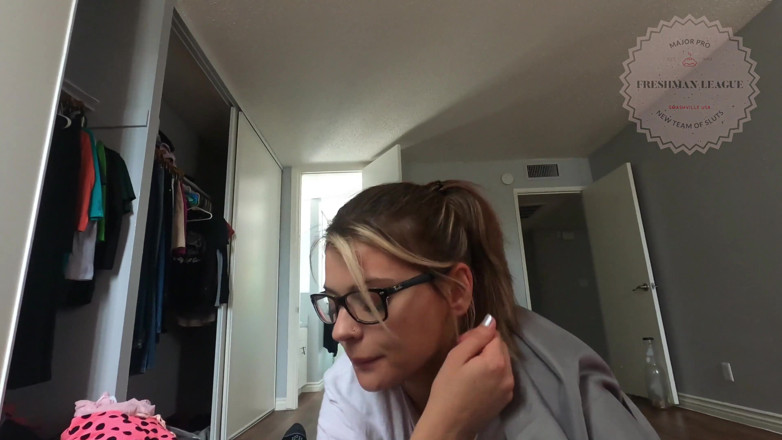 Katie Diggs: Teen wakes up boyfriend with sloppy blowjob and slurps cum