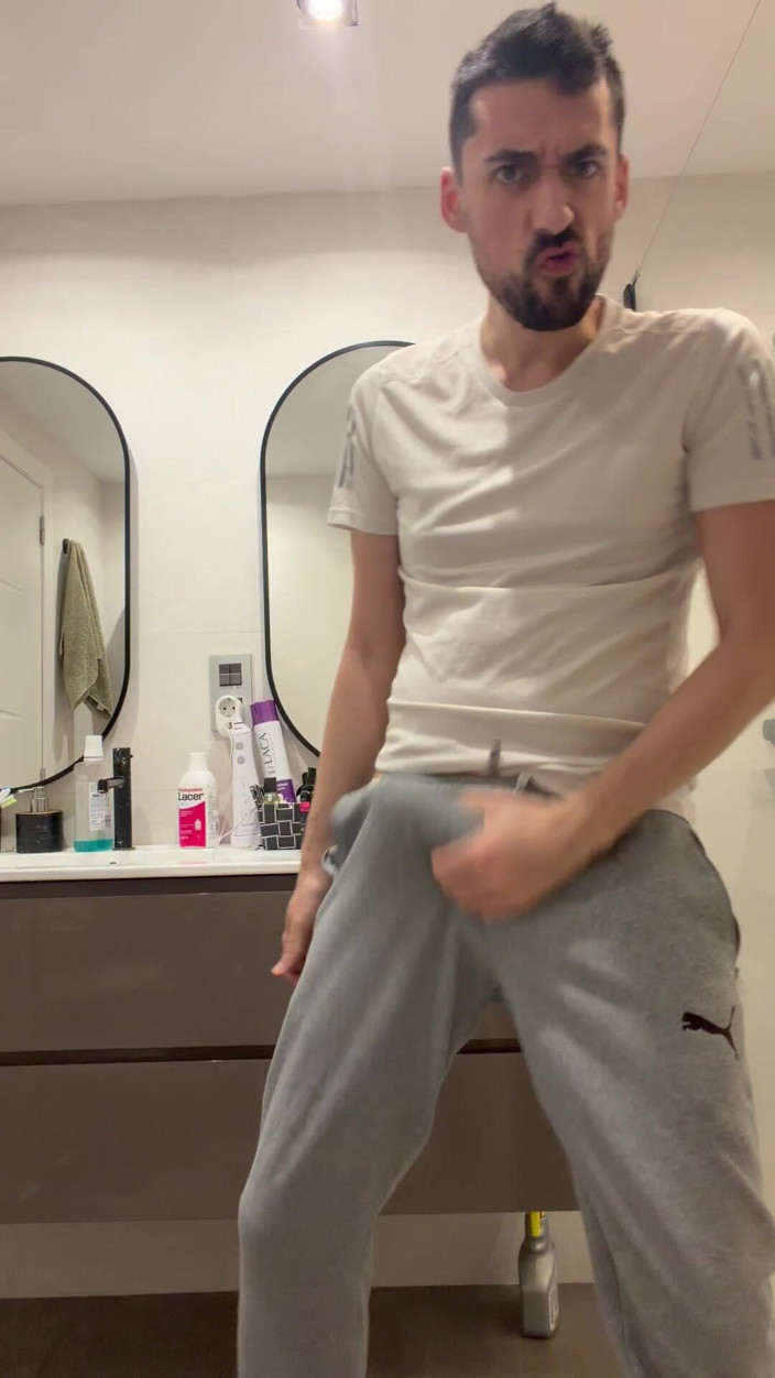 Liam Harding: Hot Stepdaddy Showing off and Cuming Like Crazy