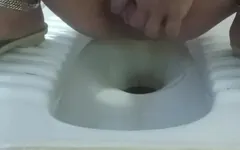 Poner un dedo en el y drenar el agua
