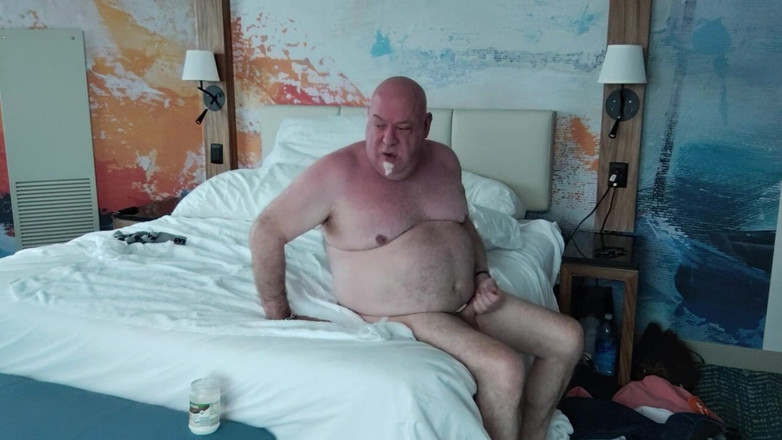 beardaddychub: Client Gets Fucked by Masseur...